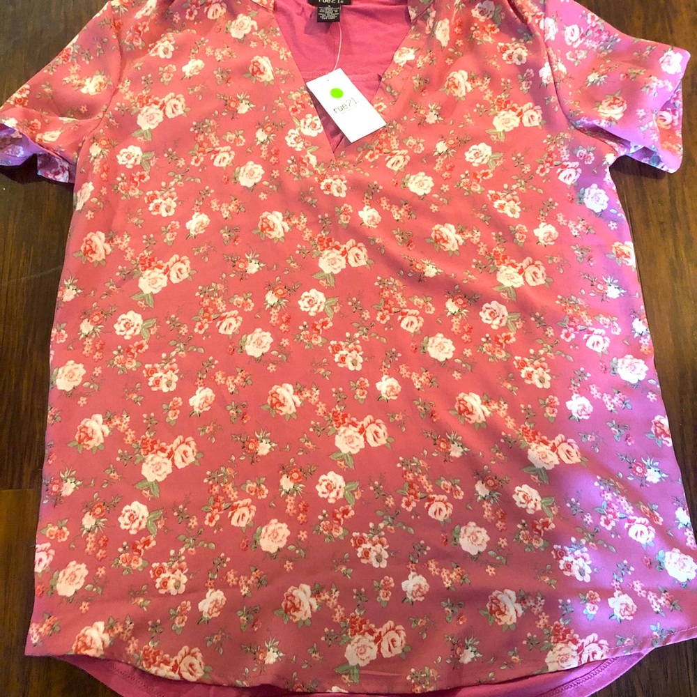 3/$12🌺💐Floral blouse💐🌺